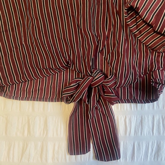 NWT EM Cropped Blouse in Burgundy/Black/White Stripe with tie up front - Size Sm - Picture 4 of 5